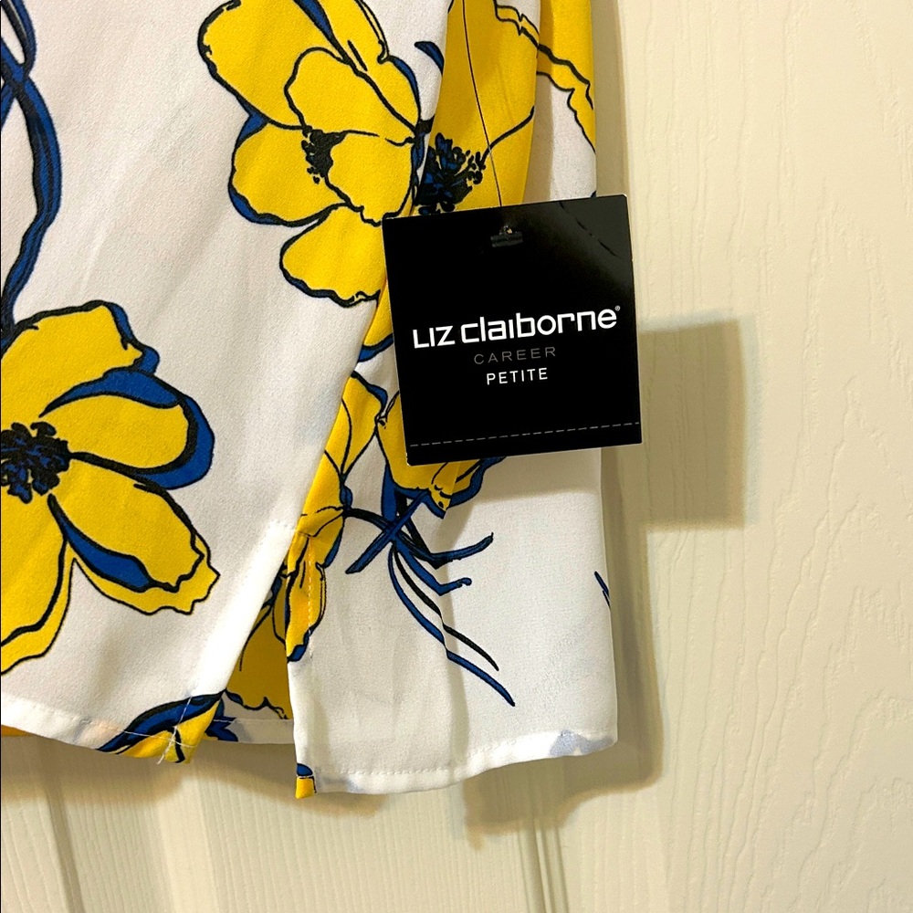 Liz Claiborne Career Butterfly Sleeve Blouse.   New With Tags - Picture 5 of 7